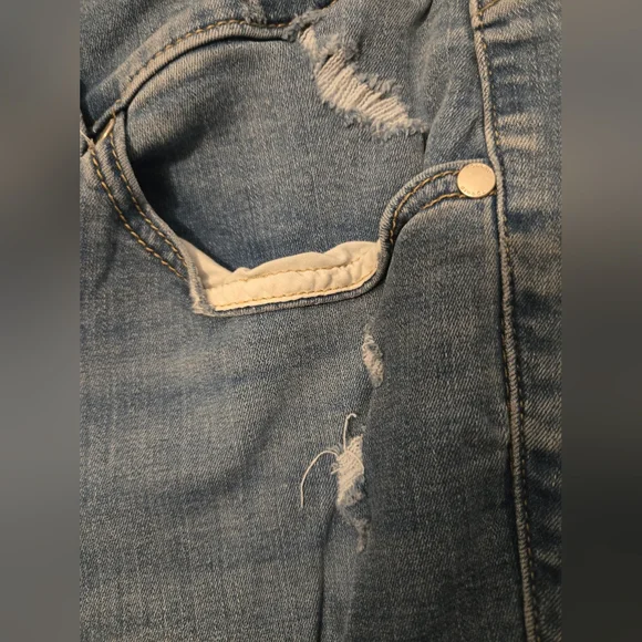 Torrid 3 Button High-Rise Distressed Jegging 24R (c) - Picture 3 of 13